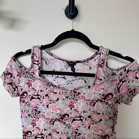 Forever 21 Floral Open Shoulder Top - Picture 3 of 6